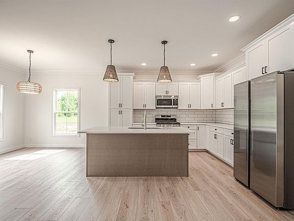 5th image of 3557 Sand Dr