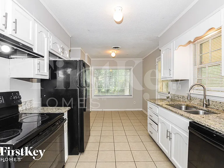 5819 Fox Lair Ave — Photo 9