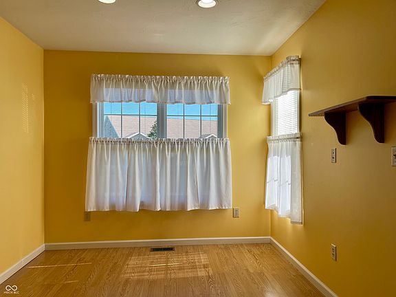 2nd image of 1001 E Crown Pointe Blvd