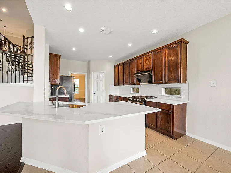 8306 Golden Hbr — Photo 14