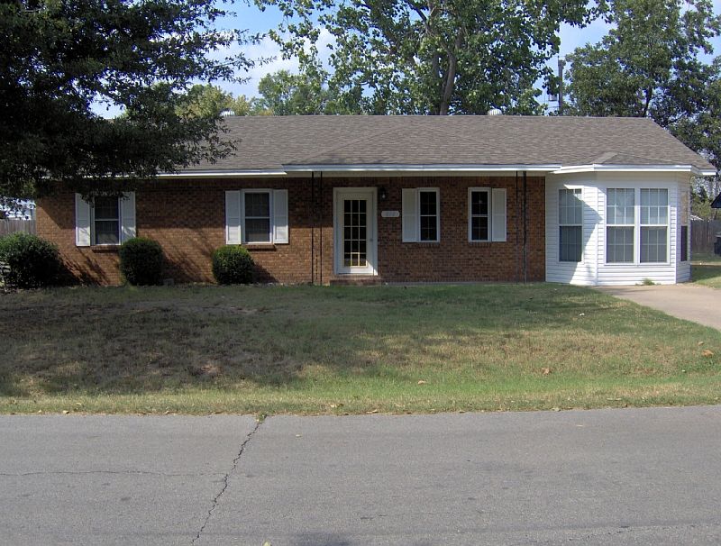 1st image of 810 Ladd St