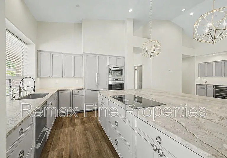 9118 E Topeka Dr — Photo 2