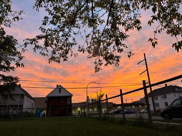 2222 Grayling St, Hamtramck, MI 48212