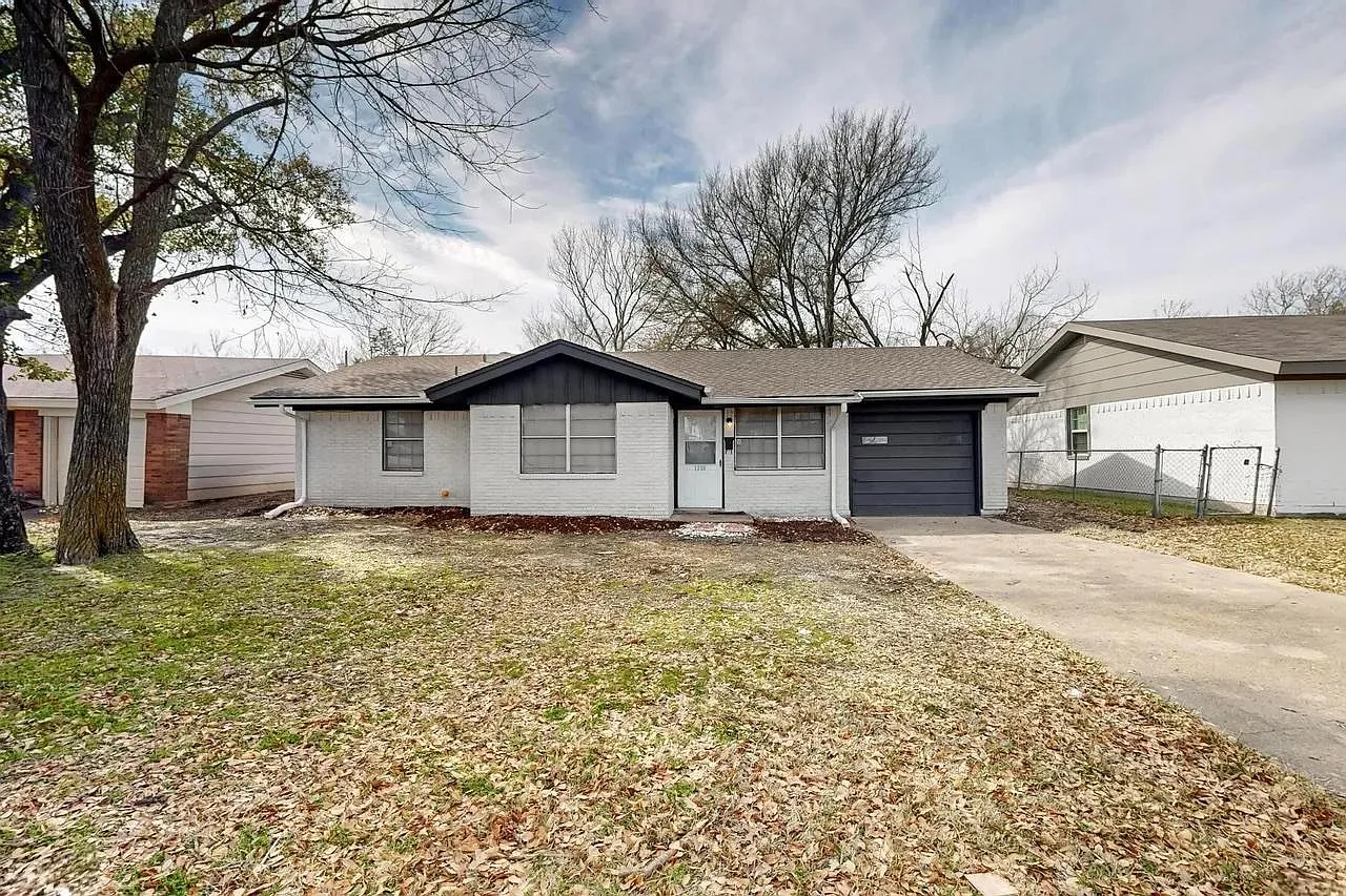 1208 S Benton St — Photo 2