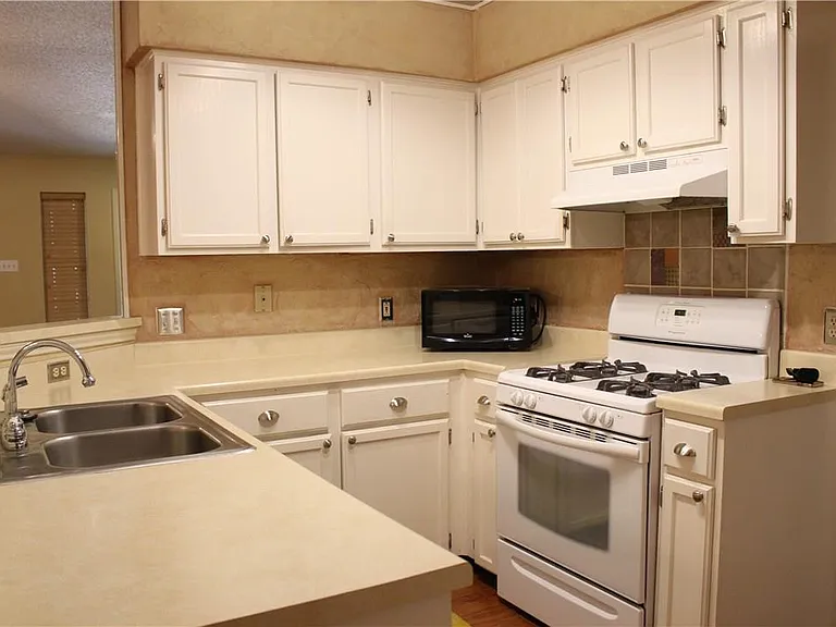 7422 Dallas Dr — Photo 6