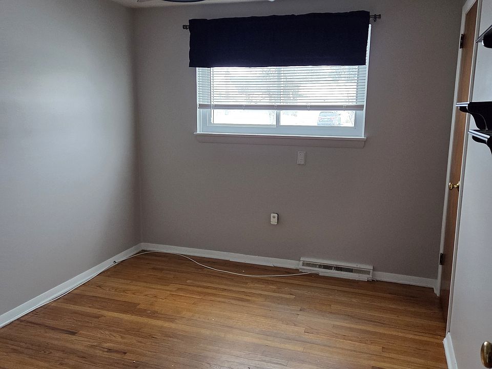 2nd image of 21 Diane Dr