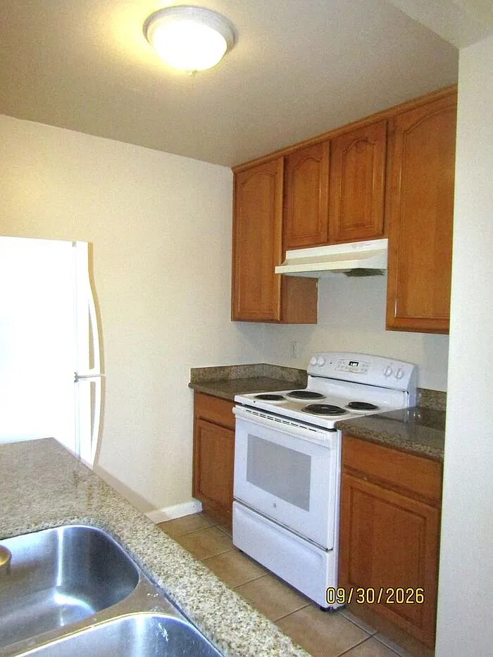 2 bed, 1.5 bath, 968 sqft, $1,995 — Photo 3