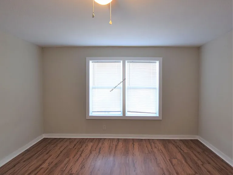 441 Clarence St — Photo 4