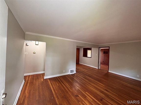 4th image of 1239 Roxton Dr