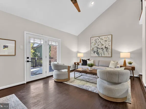 10903 Knights Bridge Ct, Reston, VA 20190