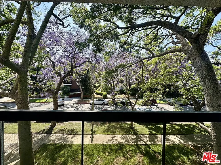 324 N Palm Dr #206 — Photo 10