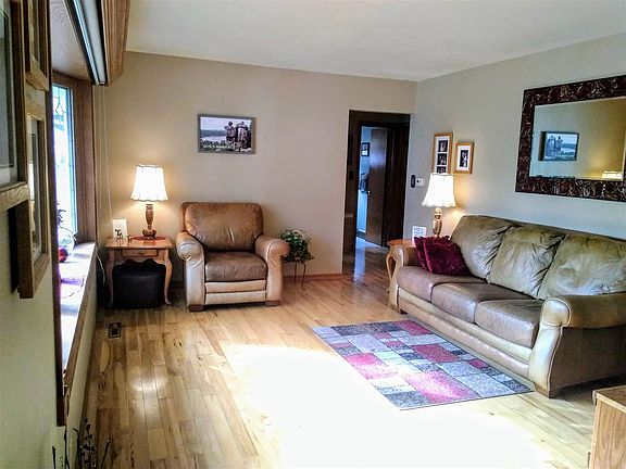 3rd image of 1894 Glendale Ct