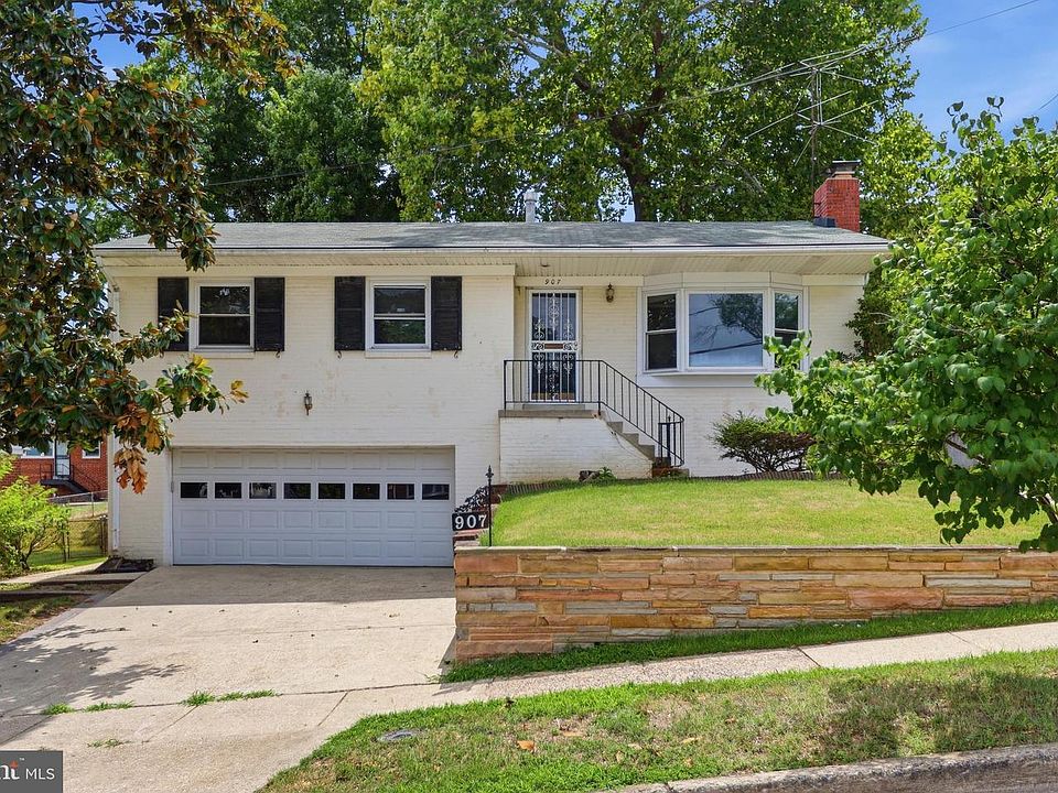 1st image of 907 Luray Pl