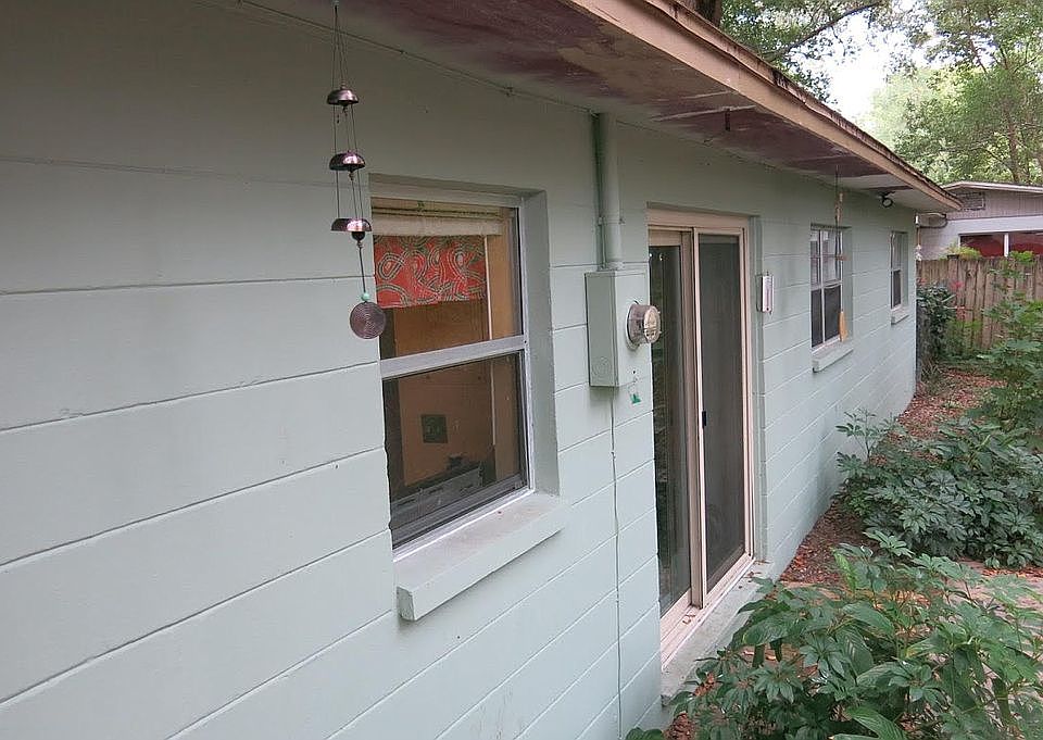 2nd image of 1030 NE 20th Pl
