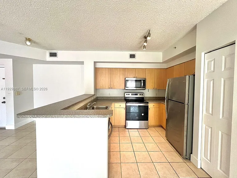 8000 N Nob Hill Rd #204 — Photo 7