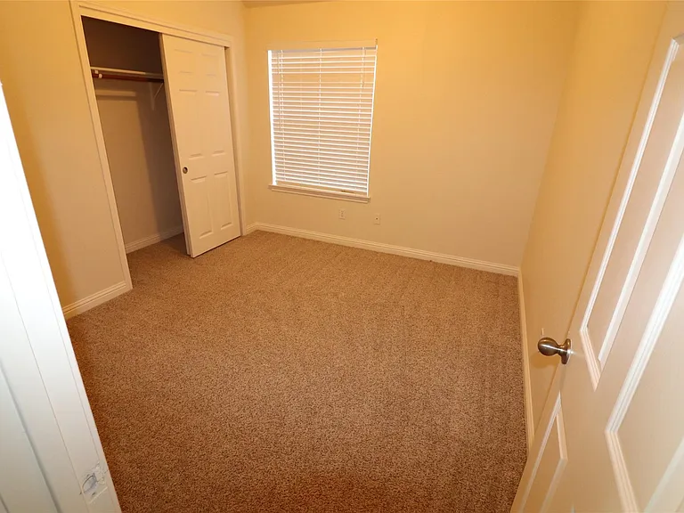 806 Zappa Dr — Photo 6