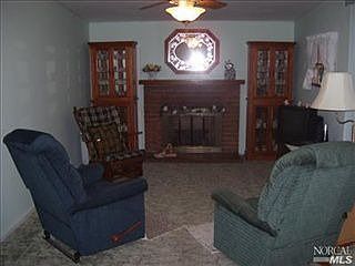 5th image of 1637 San Carlos St