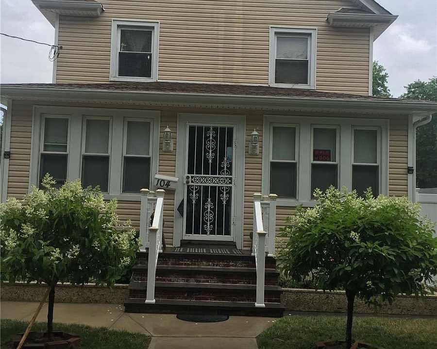 1st image of 104 Lillian Ave