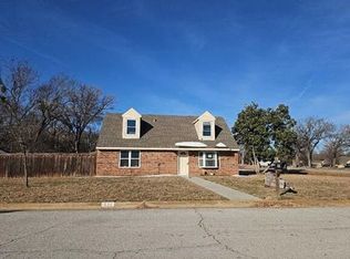 833 James St, Azle, TX 76020