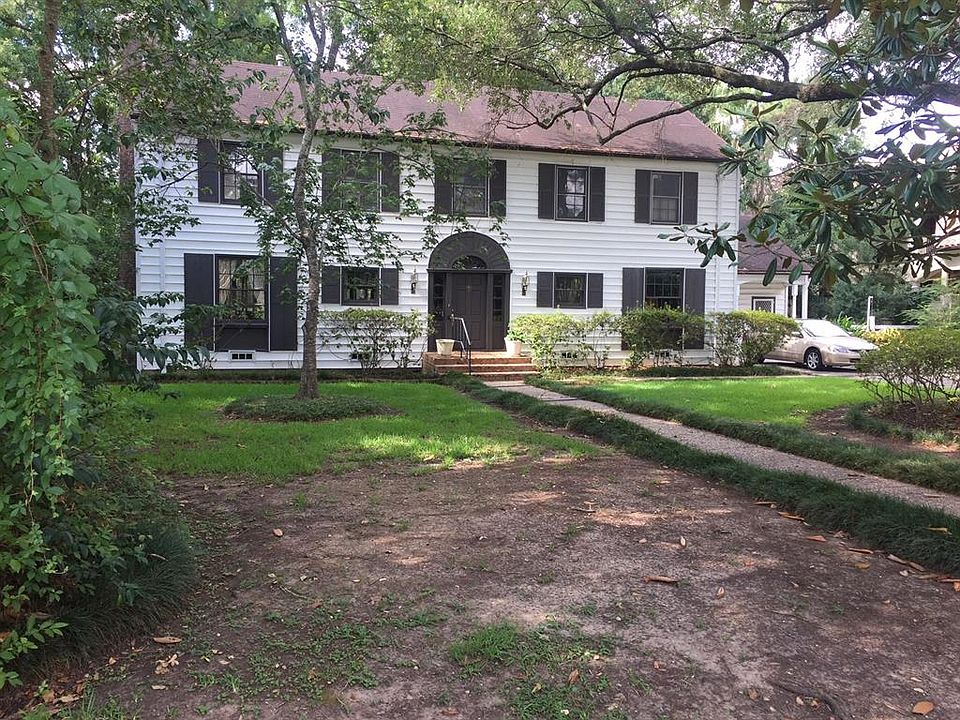 1st image of 17 W Oak Dr