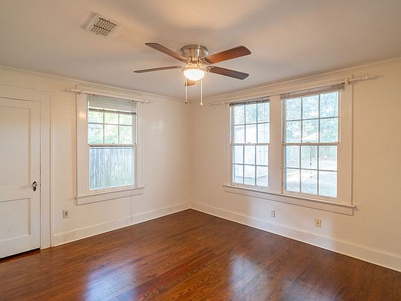 2nd image of 822 Cherry St