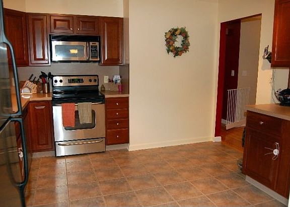 5th image of 25 Townley Dr