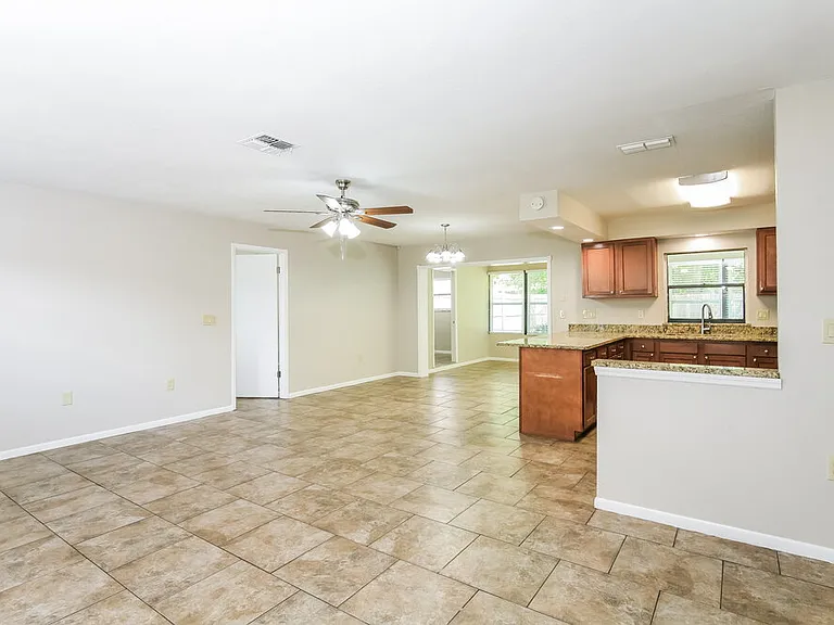 5286 Enfield Ave — Photo 4