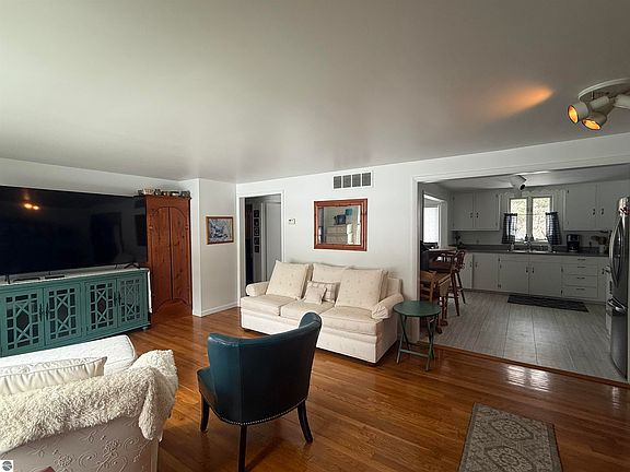 2nd image of 602 Belmont Dr