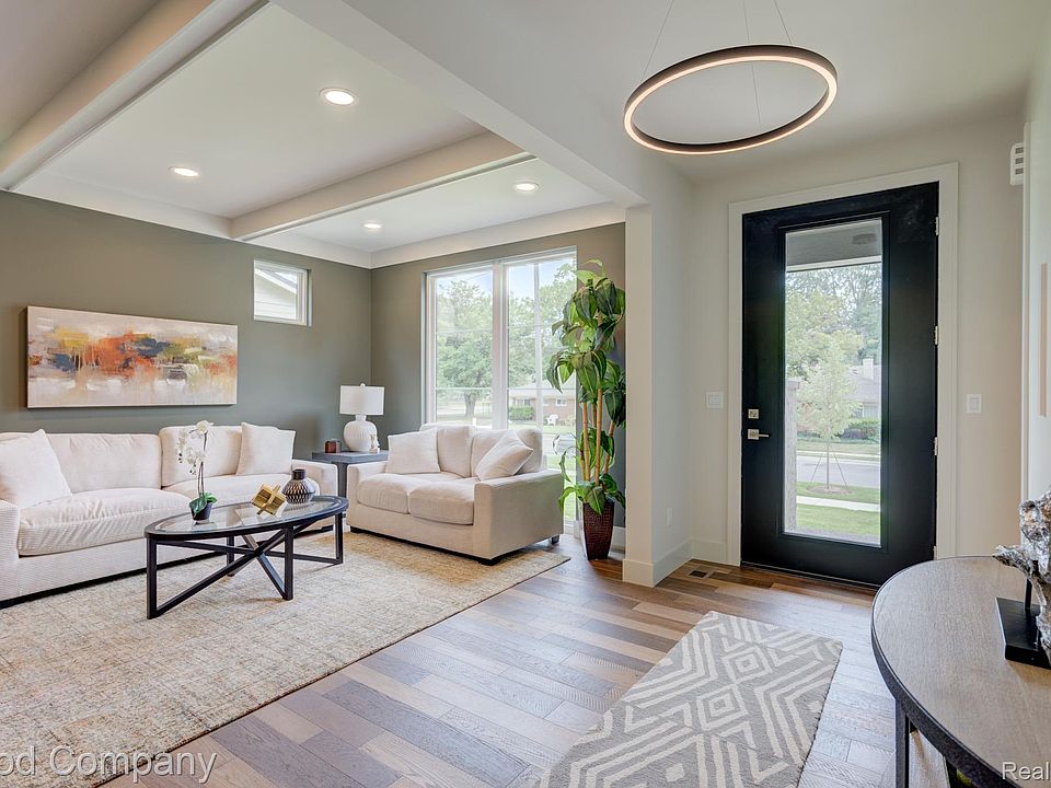 812 Irving Ave, photo 8