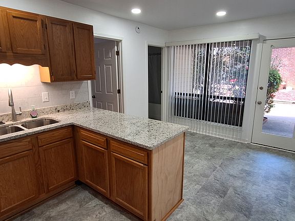 3rd image of 508 Plymouth Ln #508