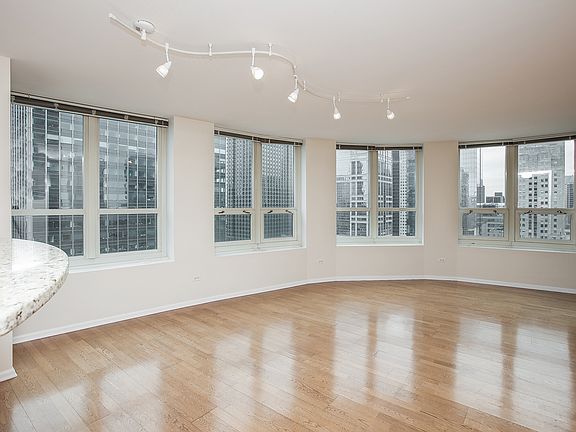 2nd image of 345 N Lasalle St #3804