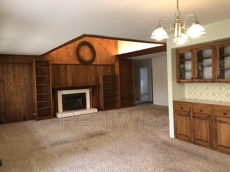 710 NW Midland Ave — Photo 6