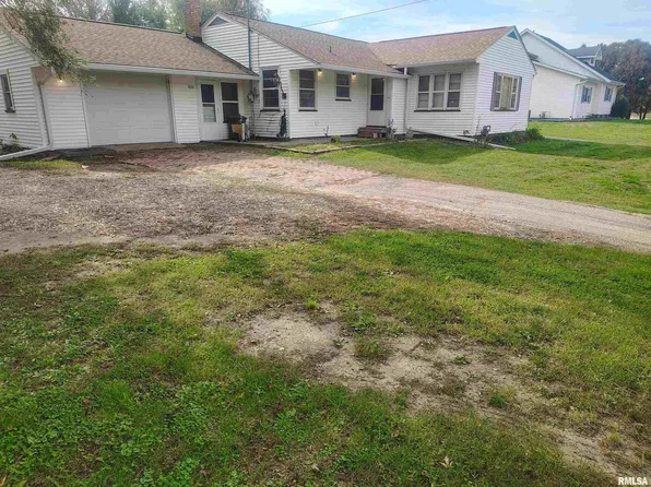 820 W Hickory St, Canton, IL 61520
