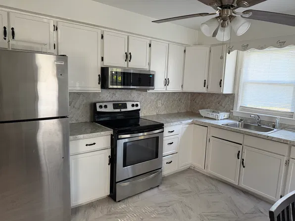 18 Oak Rd, West Haven, CT 06516
