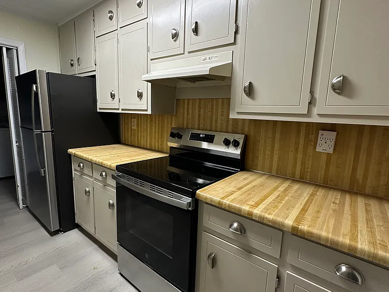 4304 Riverside Dr — Photo 2
