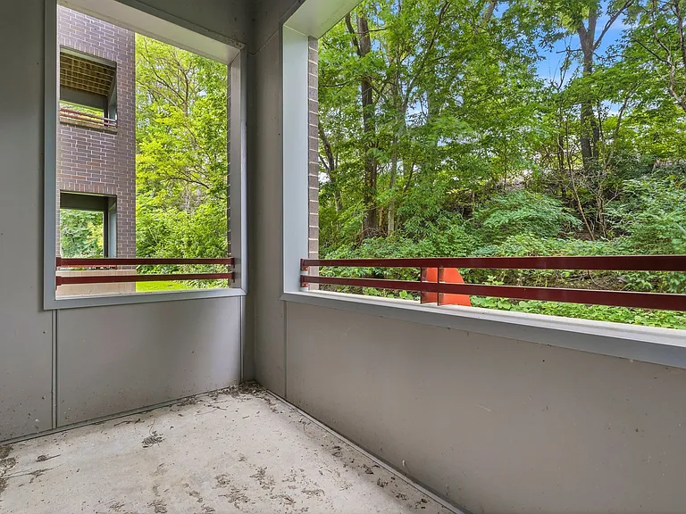 Riverview West — Photo 16