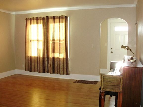 4th image of 1002 10th Ave N