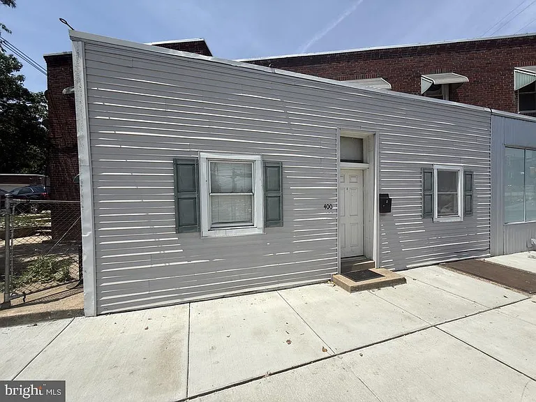 402 N Springfield Rd — Photo 1