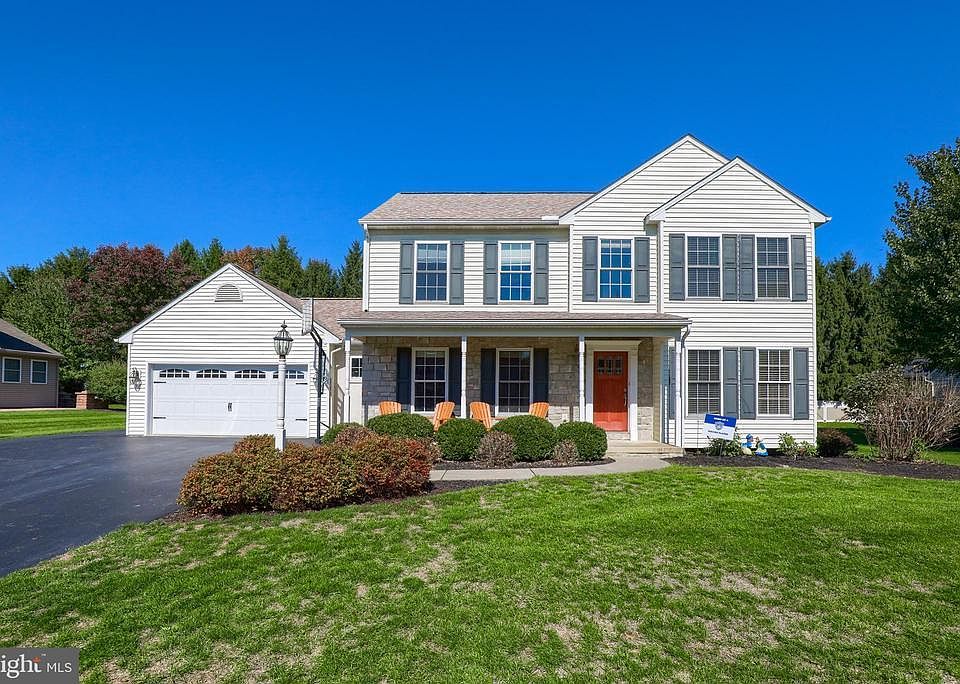 1st image of 351 Squire Ln