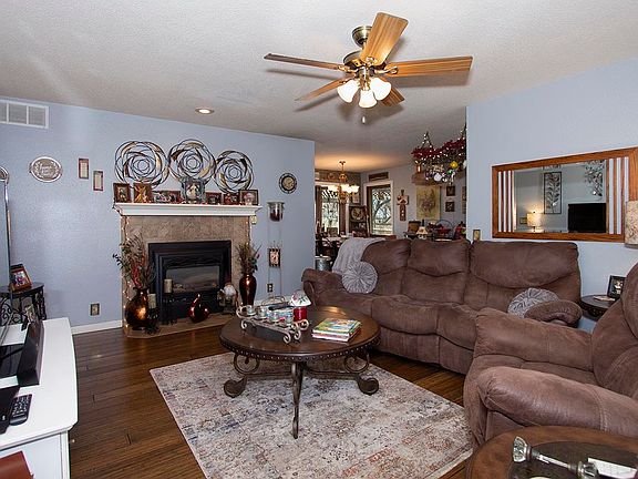 3rd image of 1205 McCaskey Dr