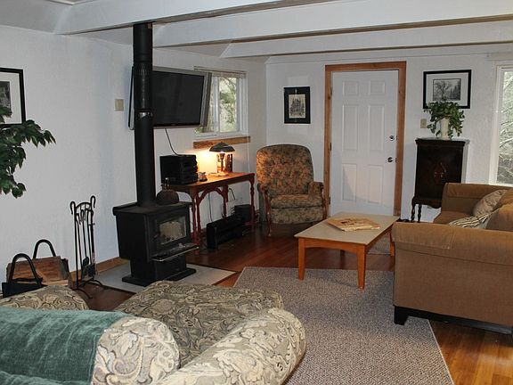 3rd image of 280 E Pickering Dr