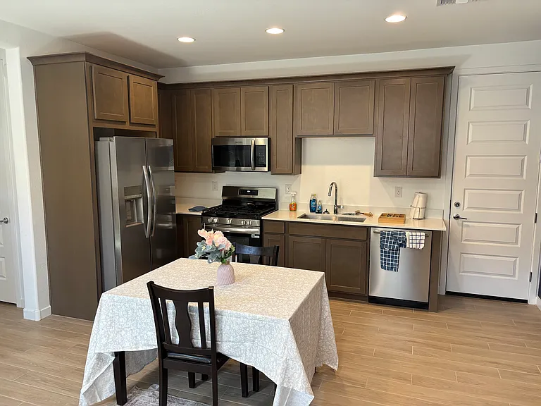 9811 W Cheery Lynn Rd #B — Photo 17