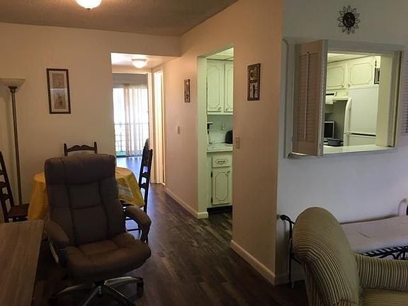 3rd image of 180 Windsor Dr #H
