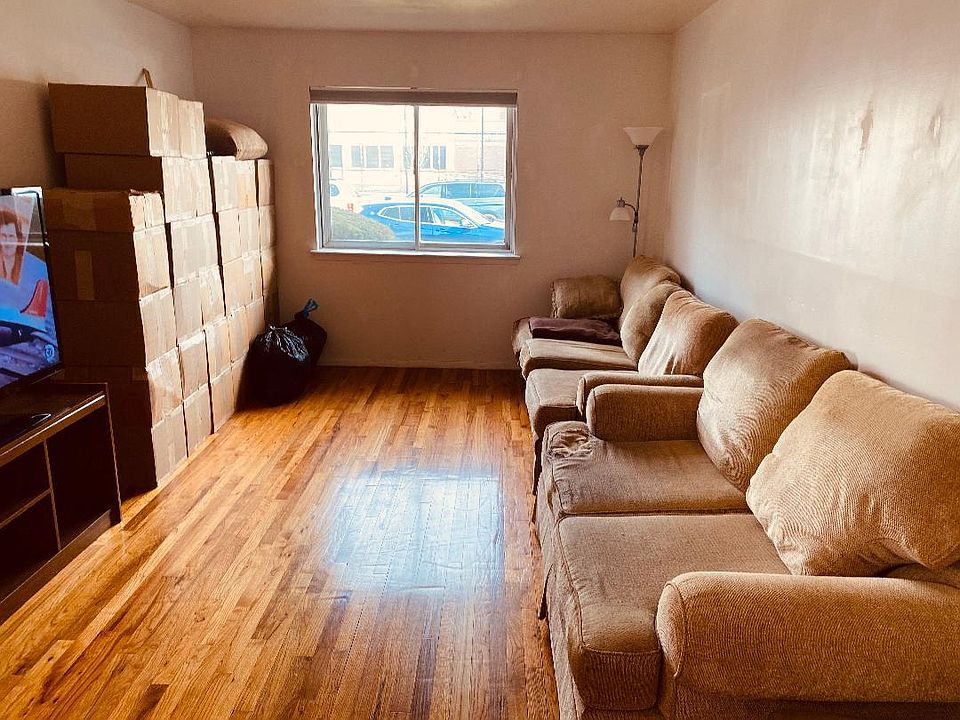 1st image of 406 Dongan Hills Ave