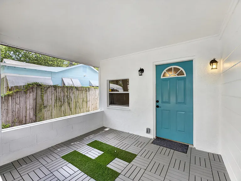 1005 E Flora St — Photo 3