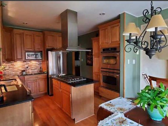 3rd image of 2517 Elmwood Ave