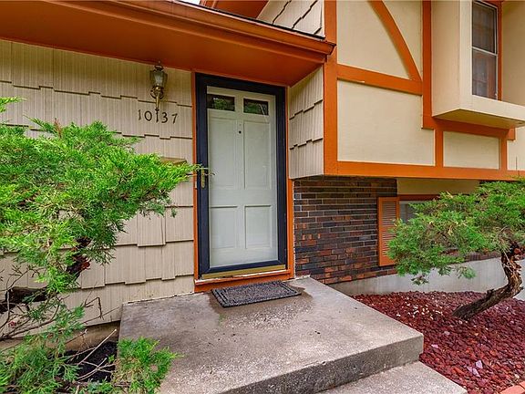 3rd image of 10137 Bennington Ave