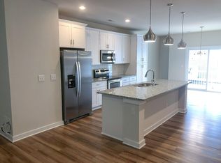 1022 Sharon Towns Dr, Charlotte, NC 28210