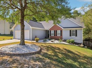 320 Pebblestone Dr, Loganville, GA 30052