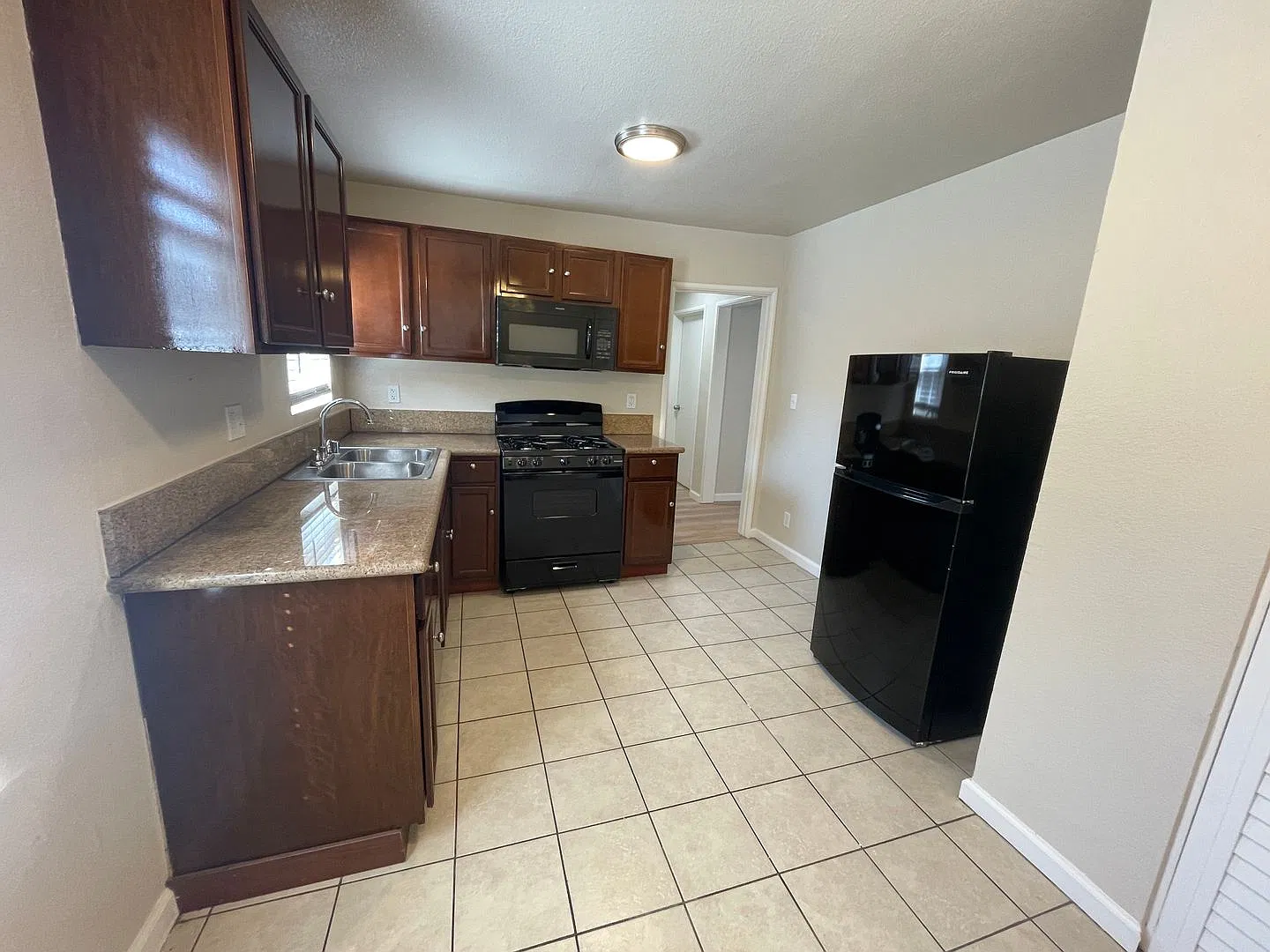 Garden Villas Apartment — Photo 2